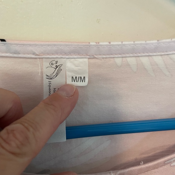 Ladies in Queen Top - Picture 4 of 5